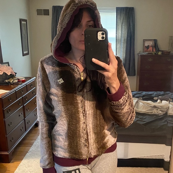 DC faux fur reversible hoodie - Picture 9 of 9